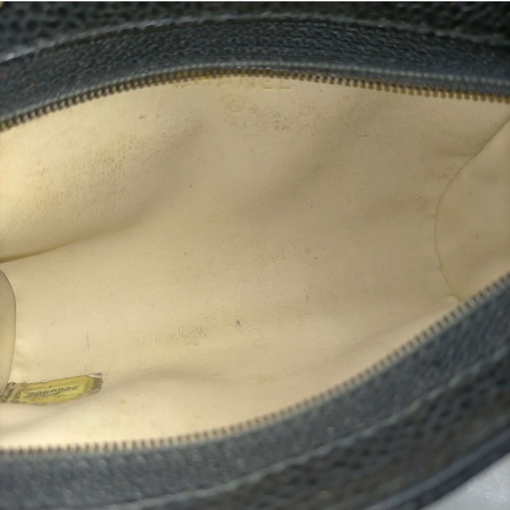 Super Rare Chanel Caviar VTG Pouch Bag 05 - Picture 7 of 10